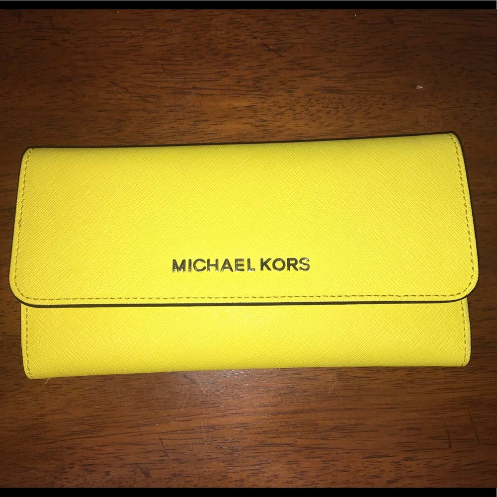 MICHAEL KORS TRI-FOLD WALLET YELLOW CUTE